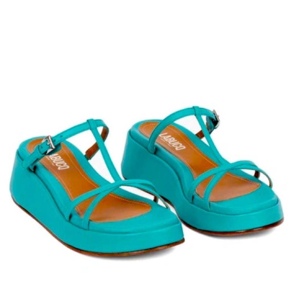 Super cute leather mules💙